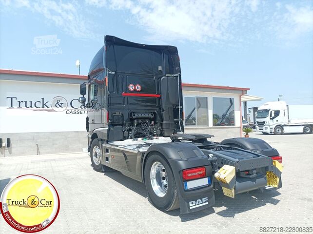 Standard tractor unit DAF XF 530
