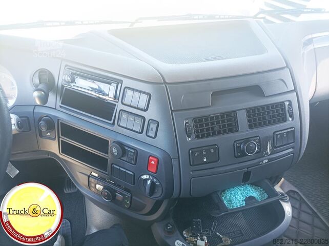 Standard tractor unit DAF XF 530