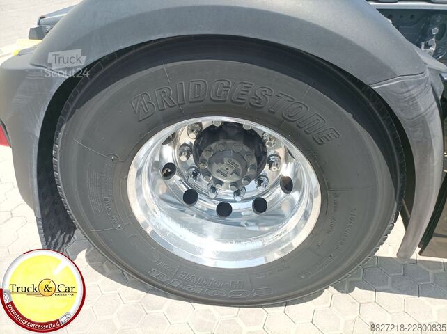Standard tractor unit DAF XF 530