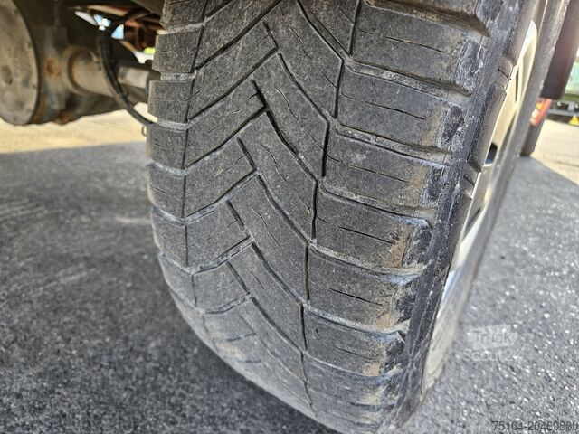 Caminhão plataforma Mercedes-Benz 213 CDI Sprinter