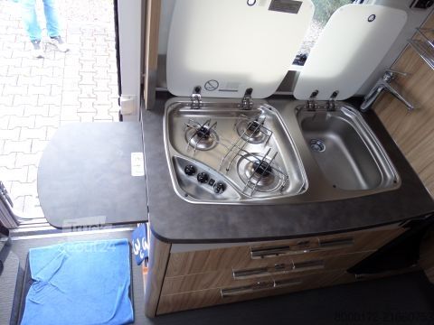 Semi-integrated camper Hymer/Eriba Exsis-t 588 Hubstützen, Lithium