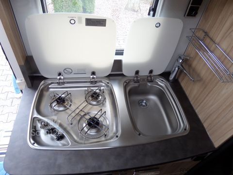 Semi-integrated camper Hymer/Eriba Exsis-t 588 Hubstützen, Lithium