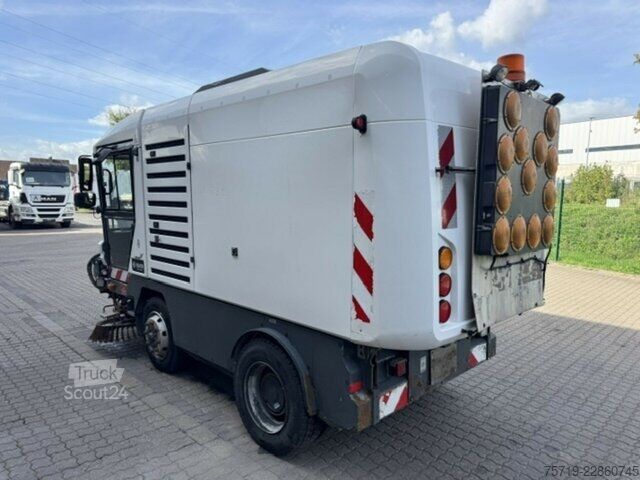 Βαν Ravo Ravo 560 Straßenkehrmaschine