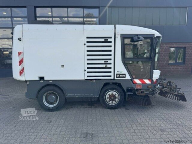 Βαν Ravo Ravo 560 Straßenkehrmaschine