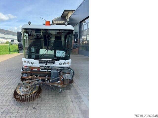 Βαν Ravo Ravo 560 Straßenkehrmaschine