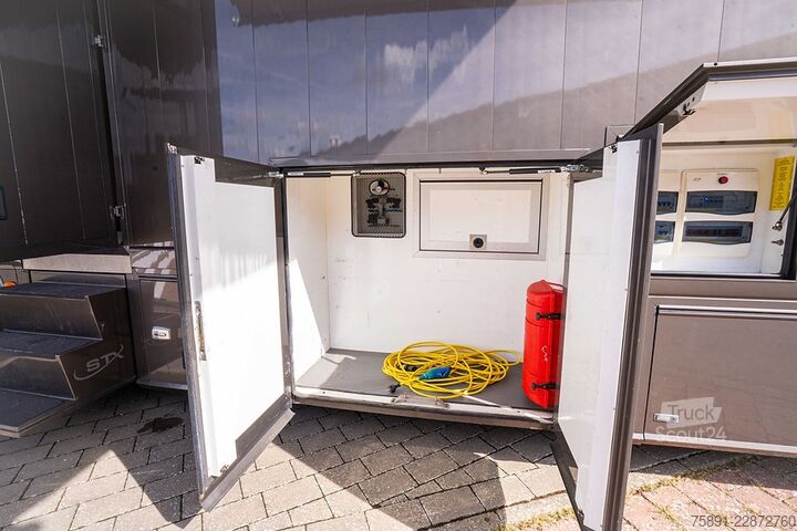 Viehtransporter LKW Mercedes Actros Pferdetransporter 400PS 6 Pferde