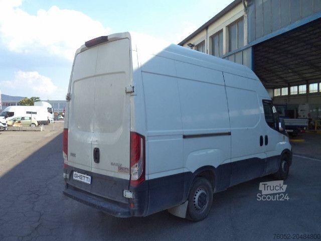 Fourgon tôlé IVECO 35S15/2.3 V