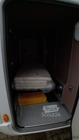 Półzintegrowany kamper BÜRSTNER Lyseo TD 684 G Backofen / SAT-Anlage / Fahrradtr