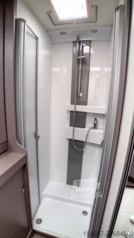 Półzintegrowany kamper BÜRSTNER Lyseo TD 684 G Backofen / SAT-Anlage / Fahrradtr