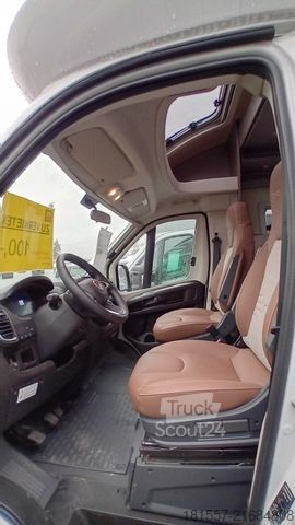 Półzintegrowany kamper BÜRSTNER Lyseo TD 684 G Backofen / SAT-Anlage / Fahrradtr