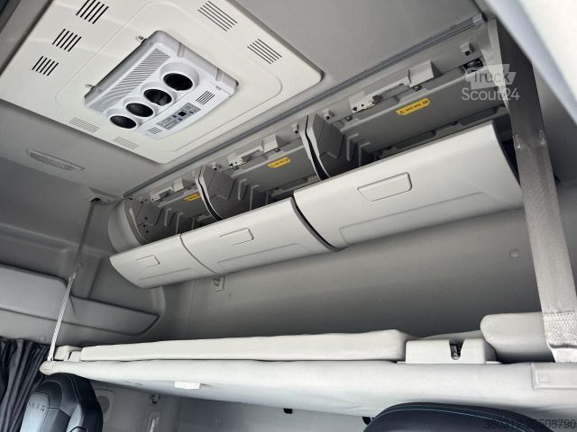 Standardni vlačilec FORD F-Max 500 Black Line 217/250 Standklima