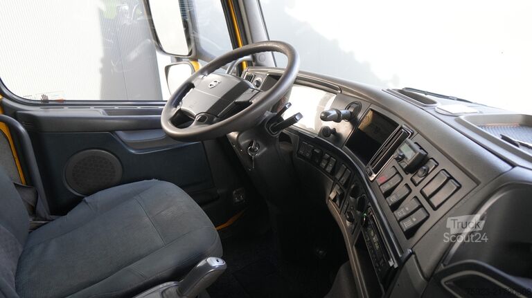 Estándar-SZM Volvo FH 440 6x2 tractor unit