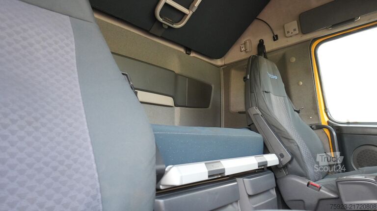 Estándar-SZM Volvo FH 440 6x2 tractor unit