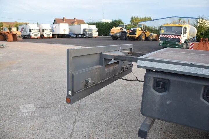 Ciężarówka z dźwigiem DAF CF 75.250