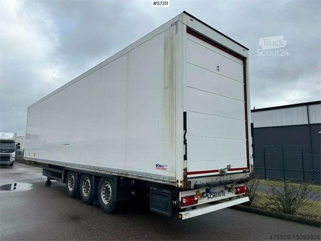 Schmitz Cargobull Box trailer with roller shutter