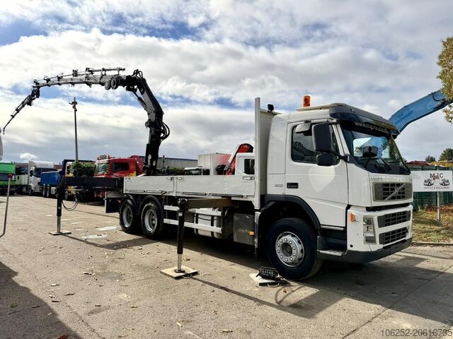 Lasteplattform Volvo FM 300 6x4 + (25.8m!) PRITSCHE + KRAN HIAB 245 ...