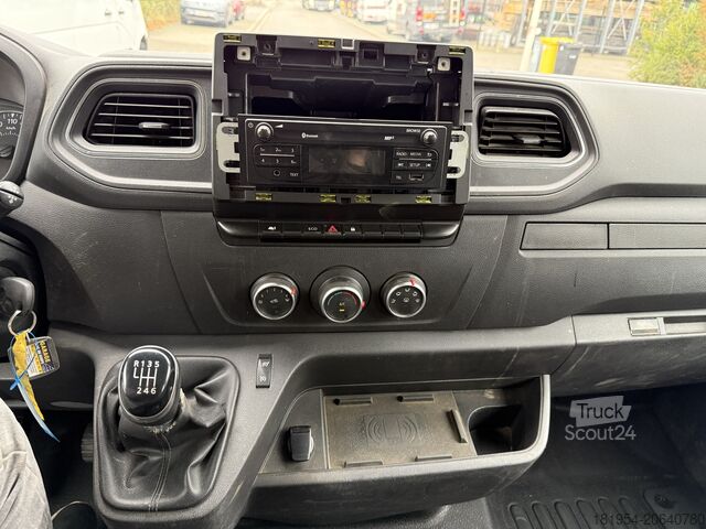 Lastbil med lång låda Renault master 2.3dci dubbel cabine L3H2 RWD