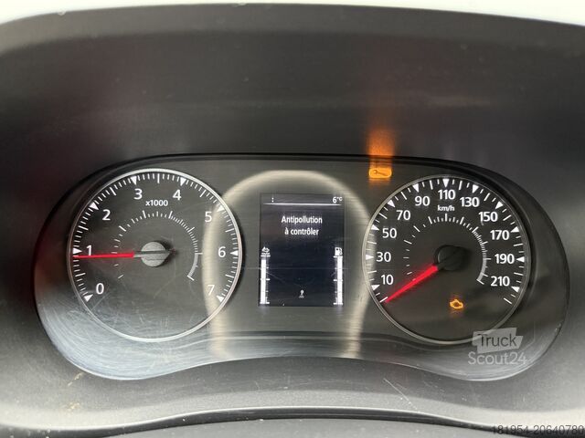 Lastbil med lång låda Renault master 2.3dci dubbel cabine L3H2 RWD