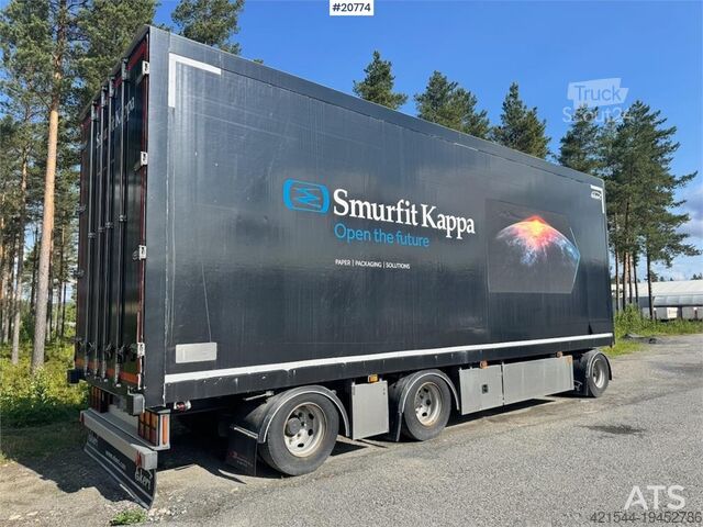 Ekeri-laatikkoperävaunu, jossa täysi sivuaukeama. Ekeri Box Trailer w/ Full side opening.