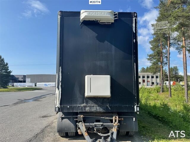 Ekeri-laatikkoperävaunu, jossa täysi sivuaukeama. Ekeri Box Trailer w/ Full side opening.