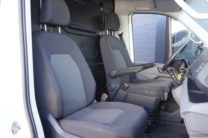 Umpikorja-auto Volkswagen Crafter 2.0 TDI 177PK L3H3 EURO 6 - Airco - Nav...
