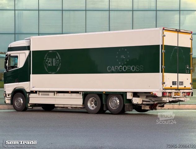 Koelwagen SCANIA S450 FULL AIR RETARDER VAN BEURDEN ISOLATED BOX