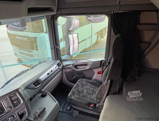 Koelwagen SCANIA S450 FULL AIR RETARDER VAN BEURDEN ISOLATED BOX