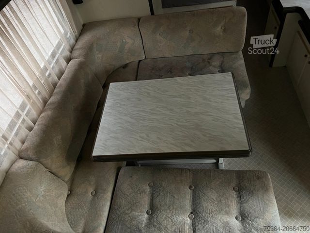 Caravan HOBBY 580 Wohnwagen Festbett + Rundsitzgruppe