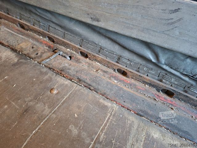 Auflieger mit Pritsche & Plane KÖGEL 3-Achs Tautliner Portaltüren Edscha Lasi Code XL