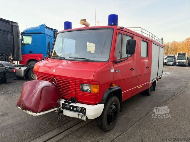 Transporter mit Koffer MERCEDES-BENZ 711D Doka 9-Sitzer Feuerwehr LF8 Pumpe