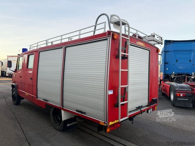 Transporter mit Koffer MERCEDES-BENZ 711D Doka 9-Sitzer Feuerwehr LF8 Pumpe