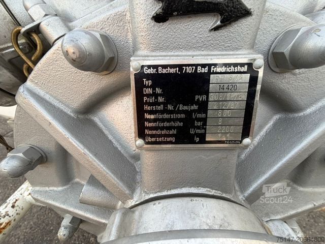 Transporter mit Koffer MERCEDES-BENZ 711D Doka 9-Sitzer Feuerwehr LF8 Pumpe