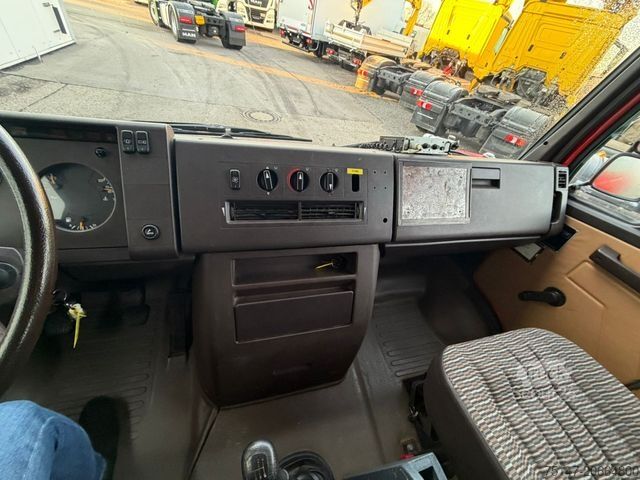 Transporter mit Koffer MERCEDES-BENZ 711D Doka 9-Sitzer Feuerwehr LF8 Pumpe