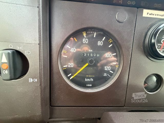 Transporter mit Koffer MERCEDES-BENZ 711D Doka 9-Sitzer Feuerwehr LF8 Pumpe