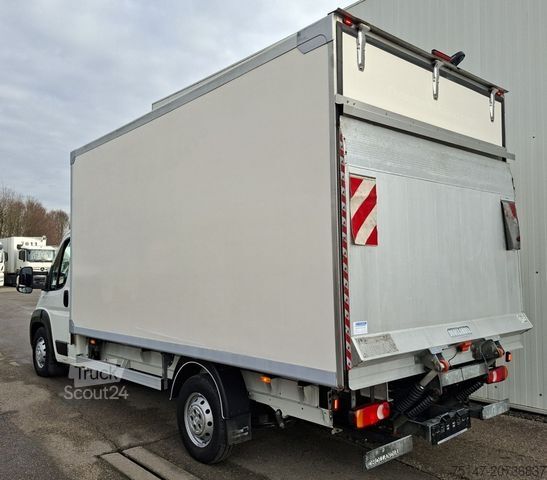 Furgon sa rashladnim sandukom PEUGEOT Boxer 3-Sitzer Kühlkoffer Carrier Ladebordwand