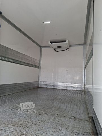 Furgon sa rashladnim sandukom PEUGEOT Boxer 3-Sitzer Kühlkoffer Carrier Ladebordwand