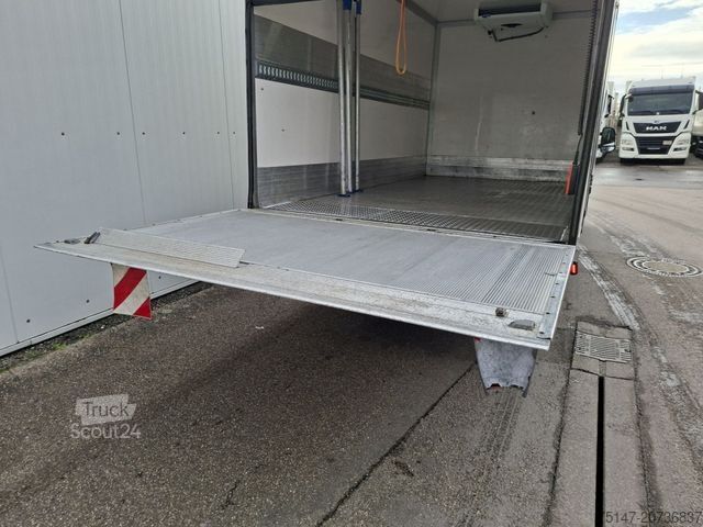 Furgon sa rashladnim sandukom PEUGEOT Boxer 3-Sitzer Kühlkoffer Carrier Ladebordwand