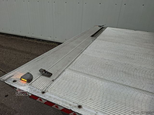 Furgon sa rashladnim sandukom PEUGEOT Boxer 3-Sitzer Kühlkoffer Carrier Ladebordwand