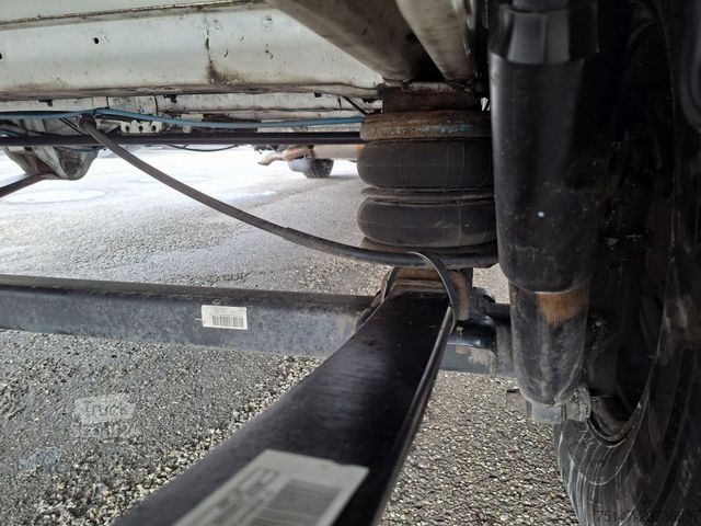 Furgon sa rashladnim sandukom PEUGEOT Boxer 3-Sitzer Kühlkoffer Carrier Ladebordwand