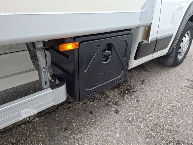 Furgon sa rashladnim sandukom PEUGEOT Boxer 3-Sitzer Kühlkoffer Carrier Ladebordwand