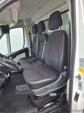 Furgon sa rashladnim sandukom PEUGEOT Boxer 3-Sitzer Kühlkoffer Carrier Ladebordwand