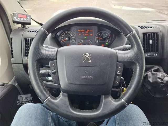 Furgon sa rashladnim sandukom PEUGEOT Boxer 3-Sitzer Kühlkoffer Carrier Ladebordwand