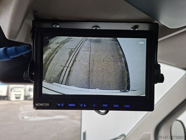 Furgon sa rashladnim sandukom PEUGEOT Boxer 3-Sitzer Kühlkoffer Carrier Ladebordwand