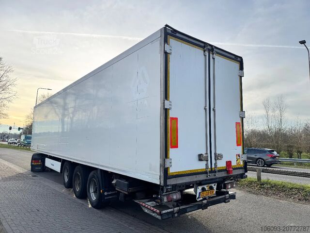 Valigia Krone 3 ass geisoleerde oplegger met laadklep