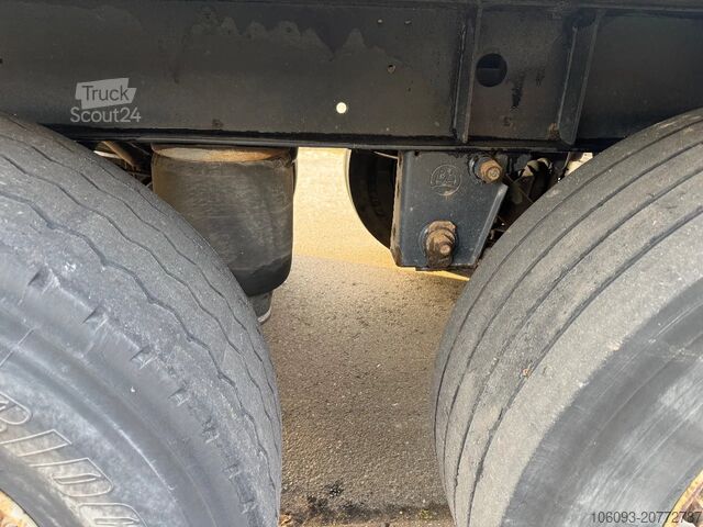 Valigia Krone 3 ass geisoleerde oplegger met laadklep