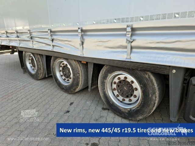 Semirimorchio con telone Schmitz Cargobull Curtainsider Mega
