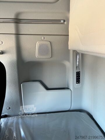 Sattelzugmaschine Mega / Ultra /LowLiner Ford F-MAX LL