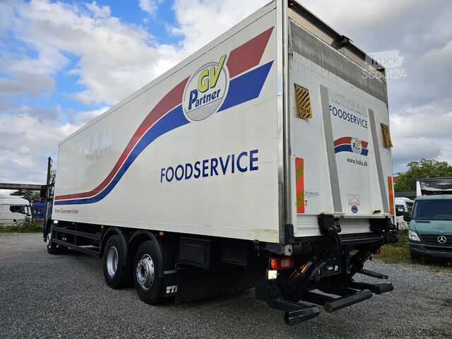 Vrachtwagen met koelbox VOLVO FM330 6x2 FRIGOBLOCK Multizone Lenk u. L