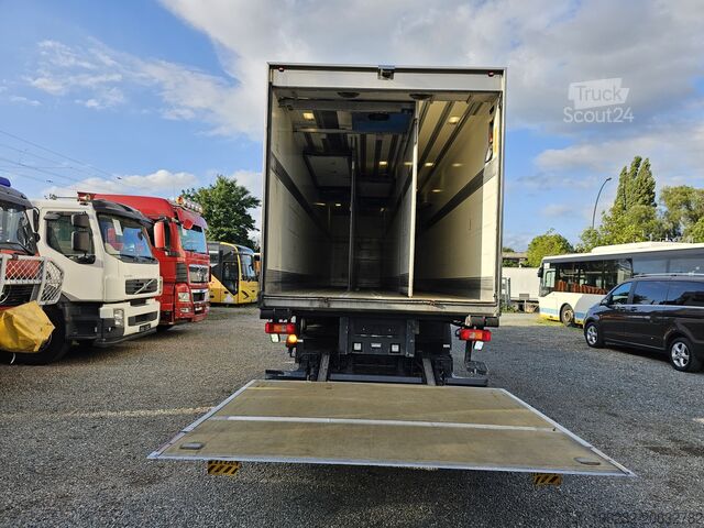 Vrachtwagen met koelbox VOLVO FM330 6x2 FRIGOBLOCK Multizone Lenk u. L
