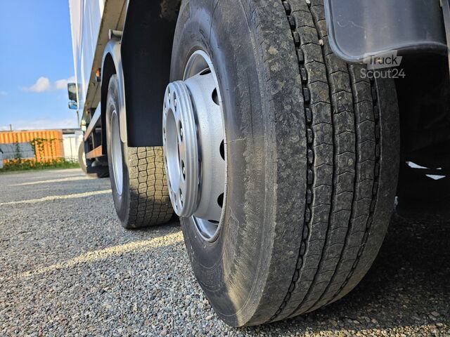 Vrachtwagen met koelbox VOLVO FM330 6x2 FRIGOBLOCK Multizone Lenk u. L